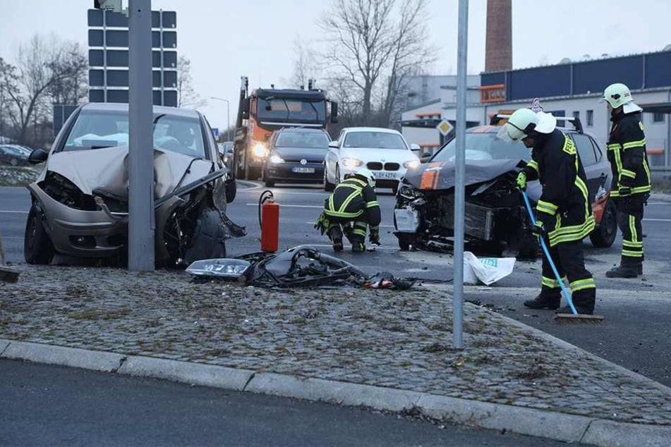 Zweimal Totalschaden auf Kreuzung B170/ S191.