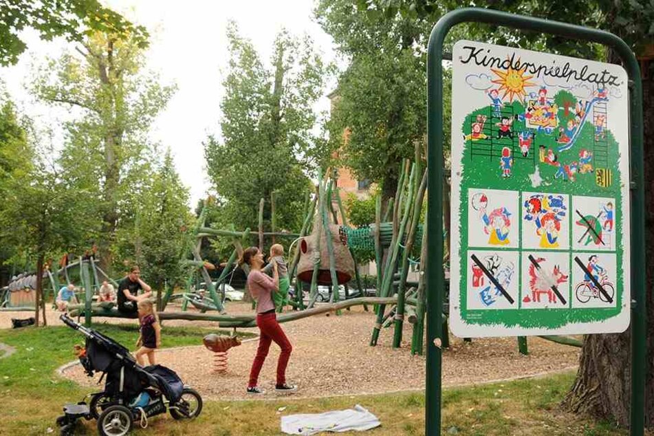 Die Spielgeräte von mindestens 10 Spielplätzen in Leipzig sollen barrierefrei umgestaltet werden.