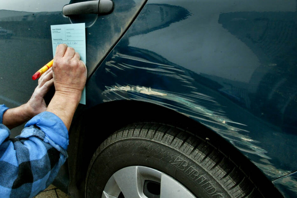 Der Mann war gegen ein Auto gefahren und war danach geflüchtet. (Symbolbild)