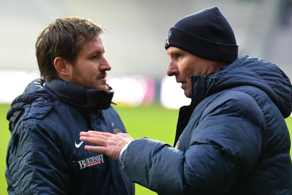 Ob Präsident Helge Leonhardt (r.) seinem Trainer Hannes Drews in diesem Moment sagt, dass er sich mehr Mut im Spiel nach vorn gewünscht hätte?