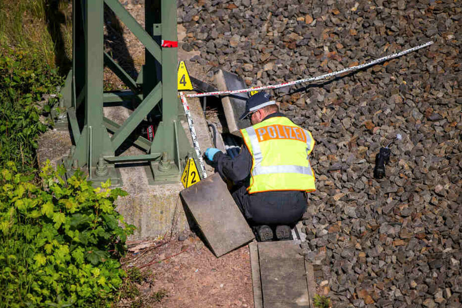 Neben Kabeldiebstählen sorgen auch -brände regelmäßig für Behinderungen im Bahnverkehr. (Archivbild)