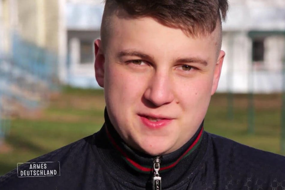 Sohn Basti (17) geht arbeiten.