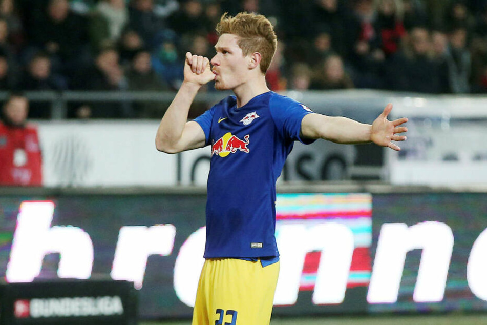 Nuckel-Jubel für seine schwangere Frau und das gemeinsame Kind: Marcel Halstenberg erzielte per Elfmeter das zwischenzeitliche 1:0 für RB Leipzig.