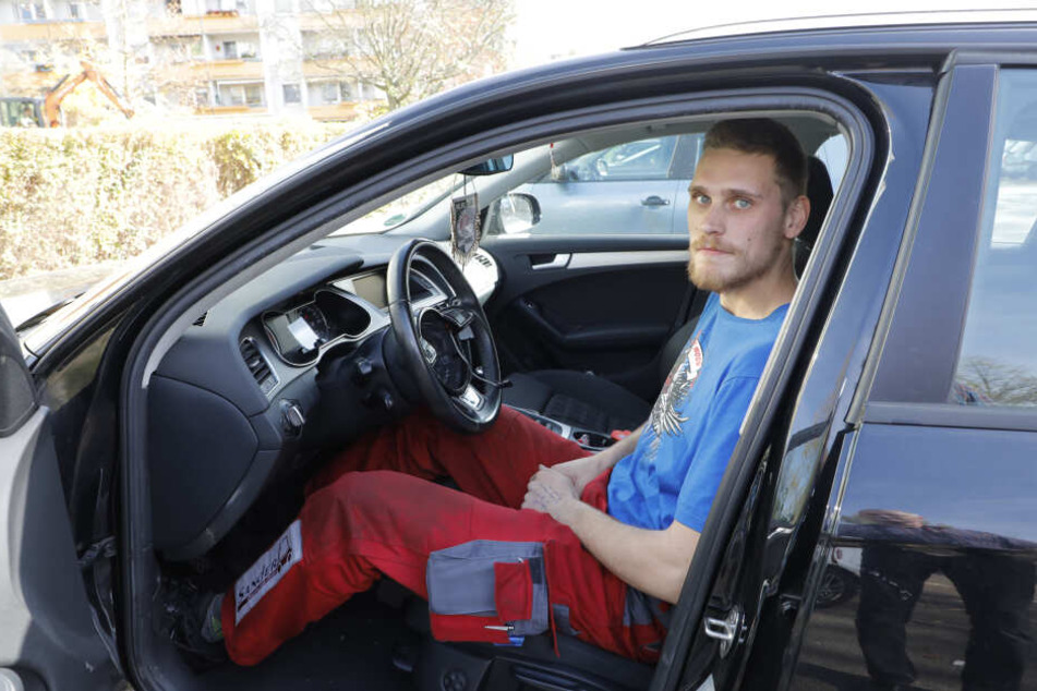 Entsetzt über den Airbag-Diebstahl: Eishockey-Spieler Christoph-Martin Wegner (22) entdeckte den dreisten Autoaufbruch am Morgen.