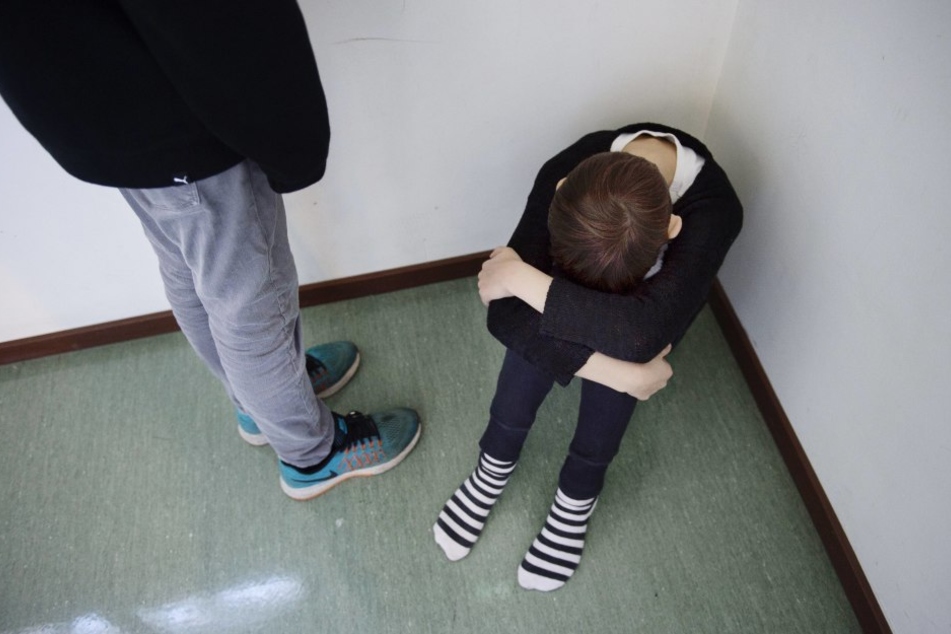 Die mittlerweile 18-Jährige ist bis heute wegen der Tortur ihrer Lehrerin in psychologischer Behandlung.