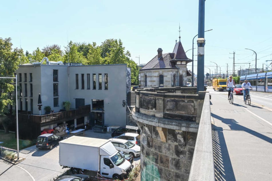 Das Pumpenhaus am Altstadtende der Marienbrücke.