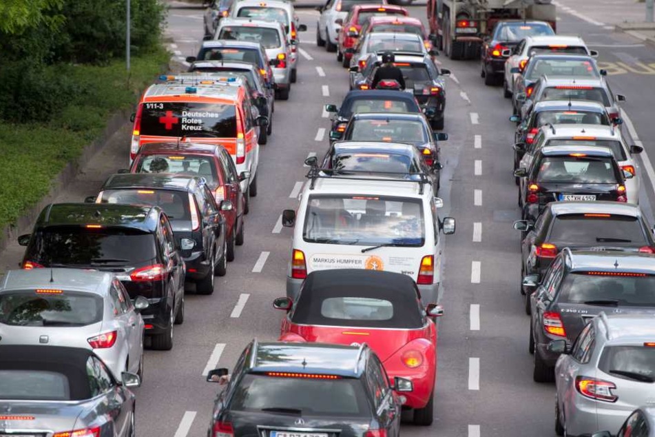Schuld seien die vielen Sanierungen der Straßen. (Symbolbild)