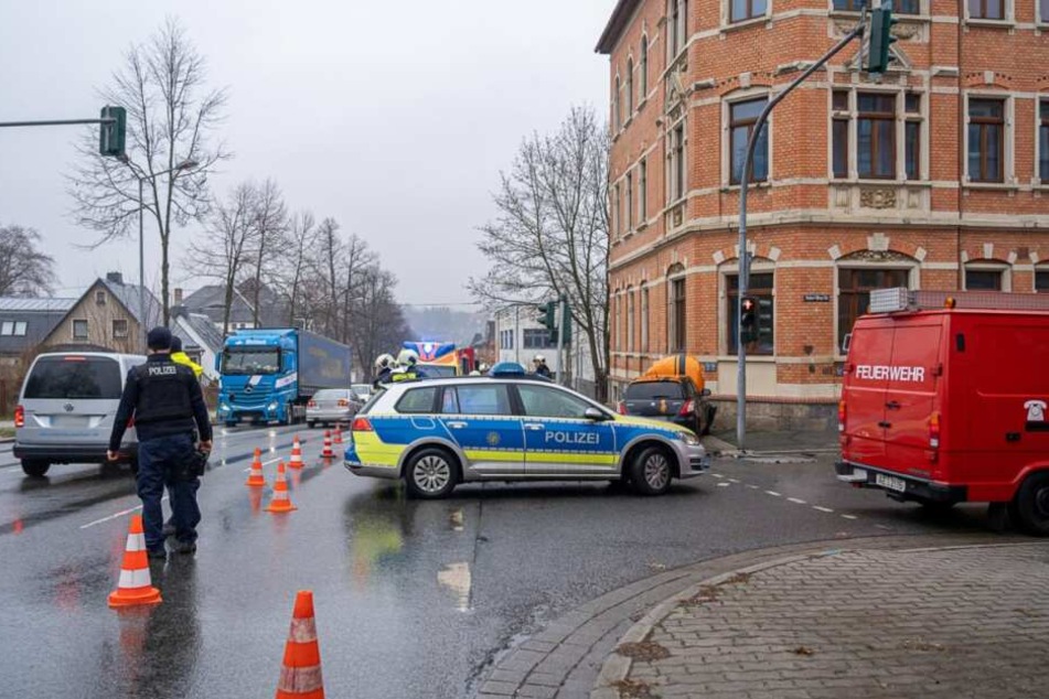 Die Straße musste teilweise gesperrt werden.