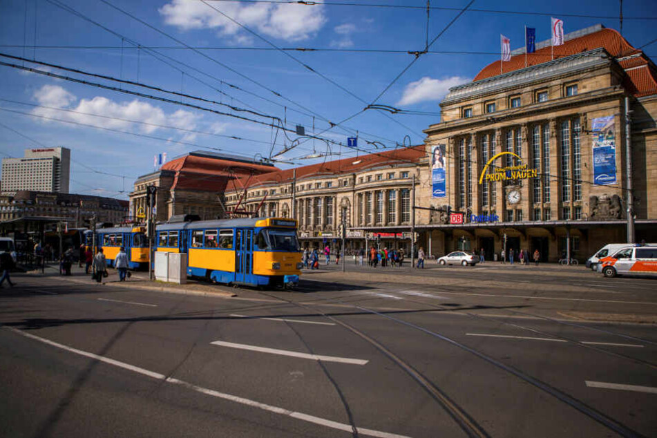 In der Nähe des Leipziger Hauptbahnhofs hat sich ein Bauarbeiter an einer Betonschneidemaschine verletzt. (Archivbild)