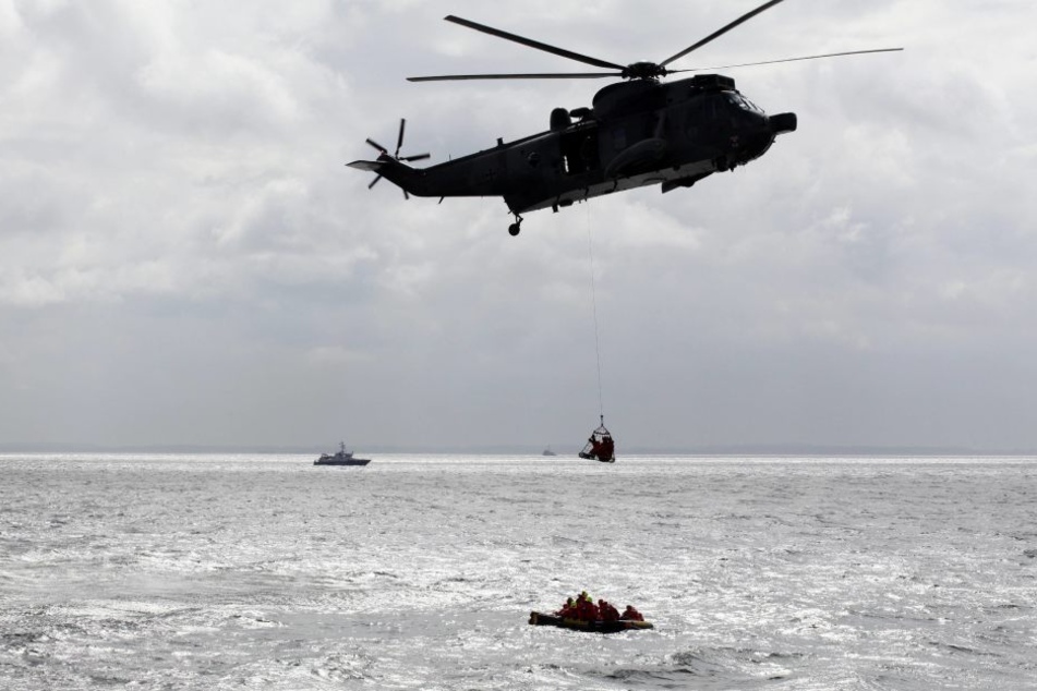 Die neuseeländische Luftwaffe warf ein Notpaket ab. Danach manövrierten sie die "Albatros" zu den Fischern. (Symbolbild)
