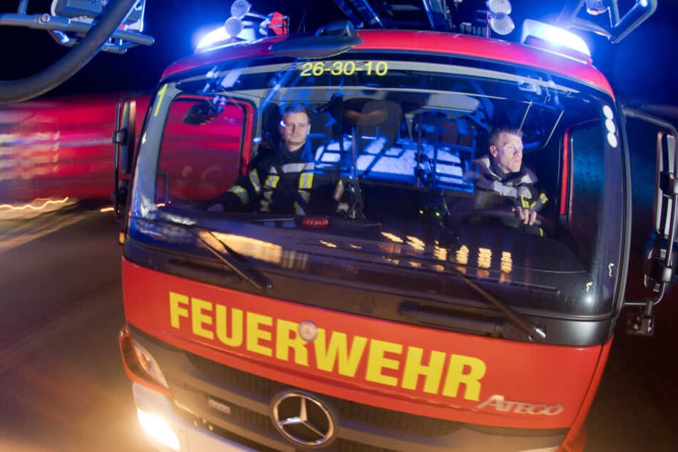 Für eine Bewohnerin kam jede Hilfe von der Feuerwehr zu spät. (Symbolbild)