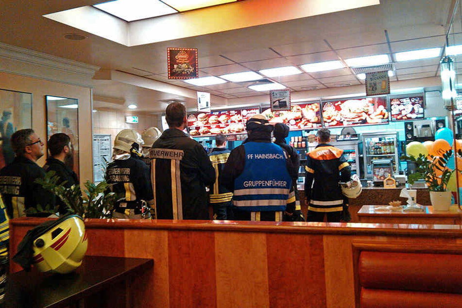 Zur Stärkung für die EInsatzkräfte gabs McDonalds.