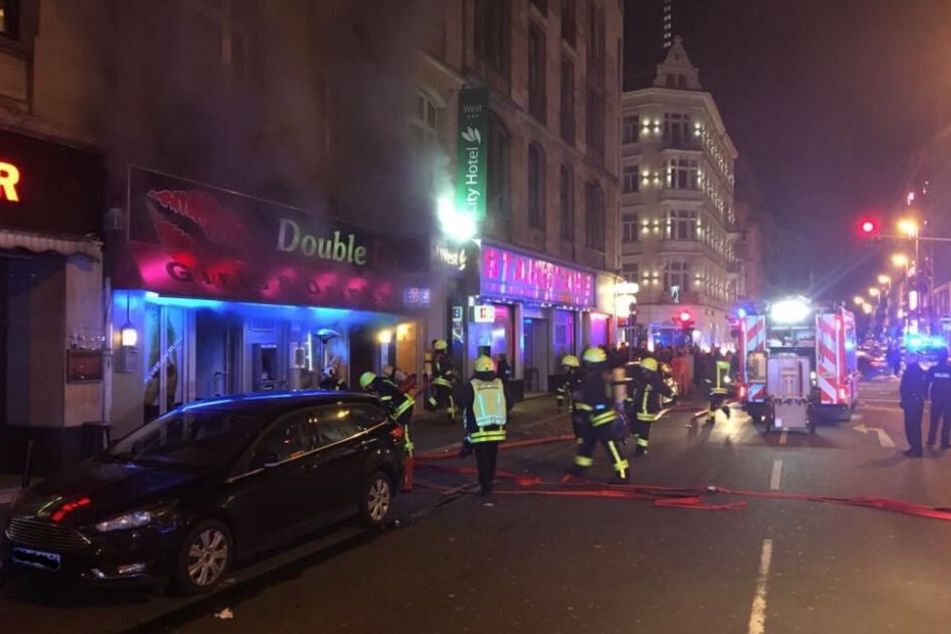 Der Brand sorgte für allerlei Trubel am frühen Sonntagmorgen.