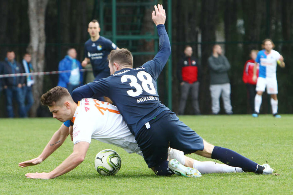Robin Kamber (l.) gegen Tobias Müller.