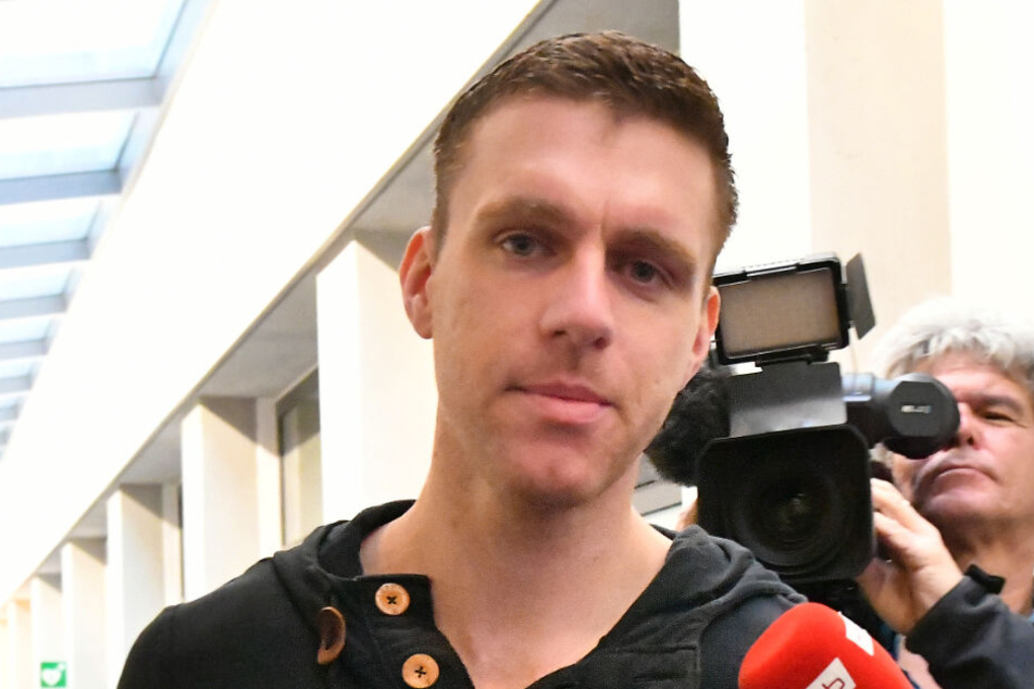 Ex-NPD-Politiker Maik Schneider soll eine Turnhalle angezündet haben.