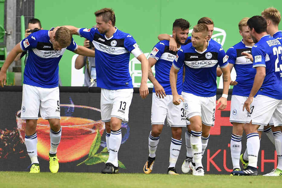 Die Elf von Jeff Saibene feiert die zwischenzeitliche 2:0-Führung durch Fabian Klos.