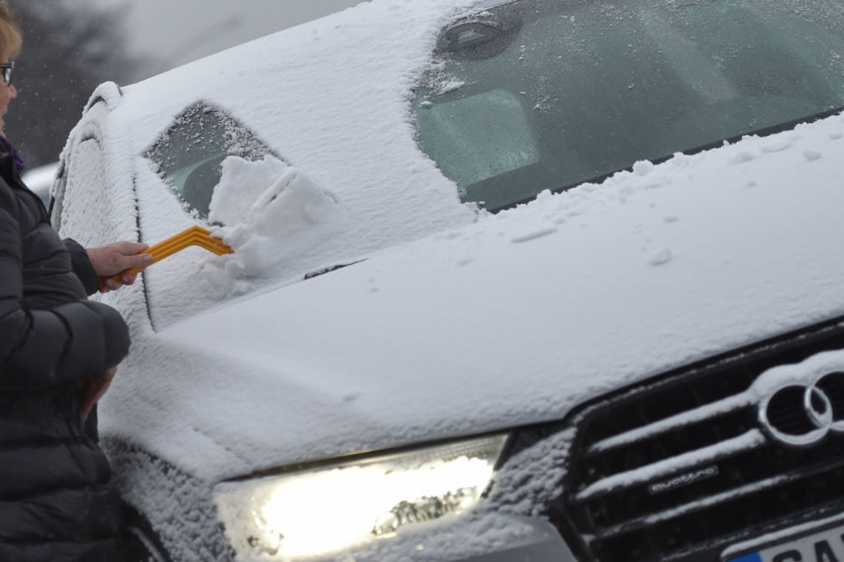 In Bayern müssen sich Autofahrer in dieser Woche auf Schnee einstellen. (Symbolbild)