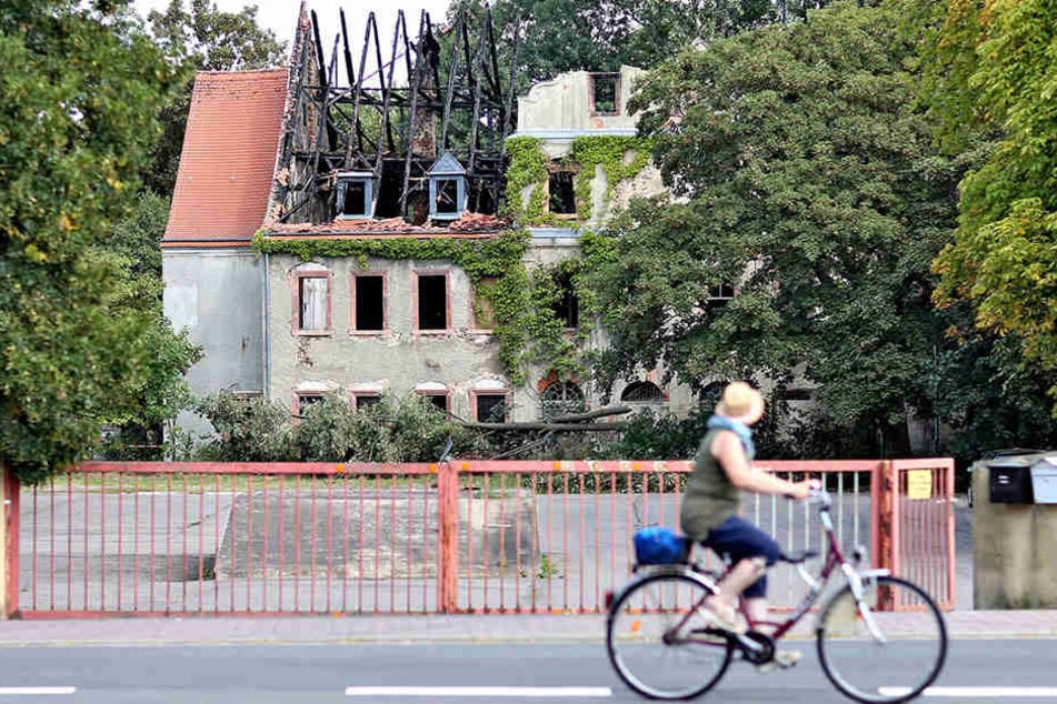 Ausgebrannt: Das Renaissance-Schloss Lossa nahm schweren Schaden. Die Brandursache ist noch unklar.
