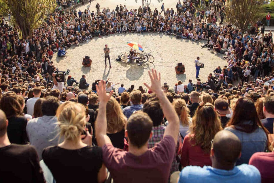 Volles Haus beim legendären Karaoke im Mauerpark.