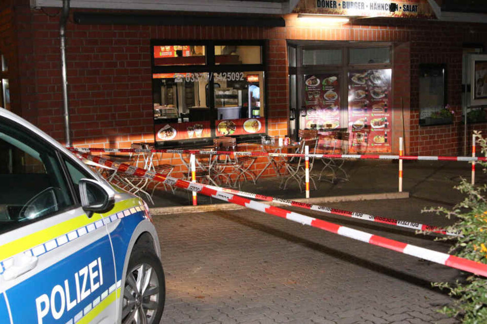 Die Polizei hatte den Imbiss zur Spurensicherung abgesperrt.