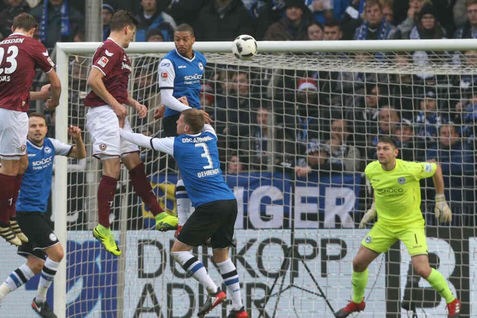 Hier köpft Stefan Kutschke das 1:0 für Dynamo.