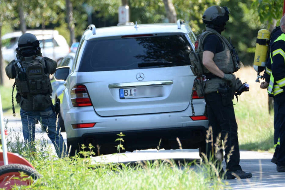Nachdem der Mann der Polizei gedroht hatte, sich in die Luft zu sprengen, wurde das SEK hinzugezogen.