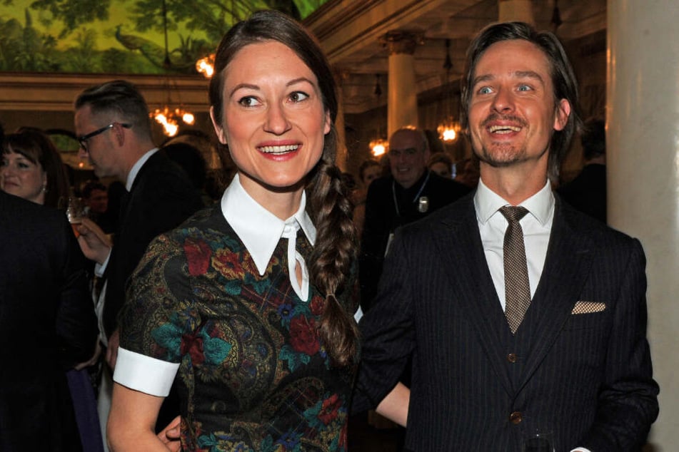 Der Schauspieler Tom Schilling und seine Lebensgefährtin Annie Mosebach feiern nach der 27. Verleihung des Bayerischen Fernsehpreis am 22.05.2015 in München (Bayern).