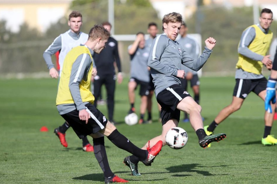 Forsberg (re. am Ball) gibt immer Vollgas bei RB.