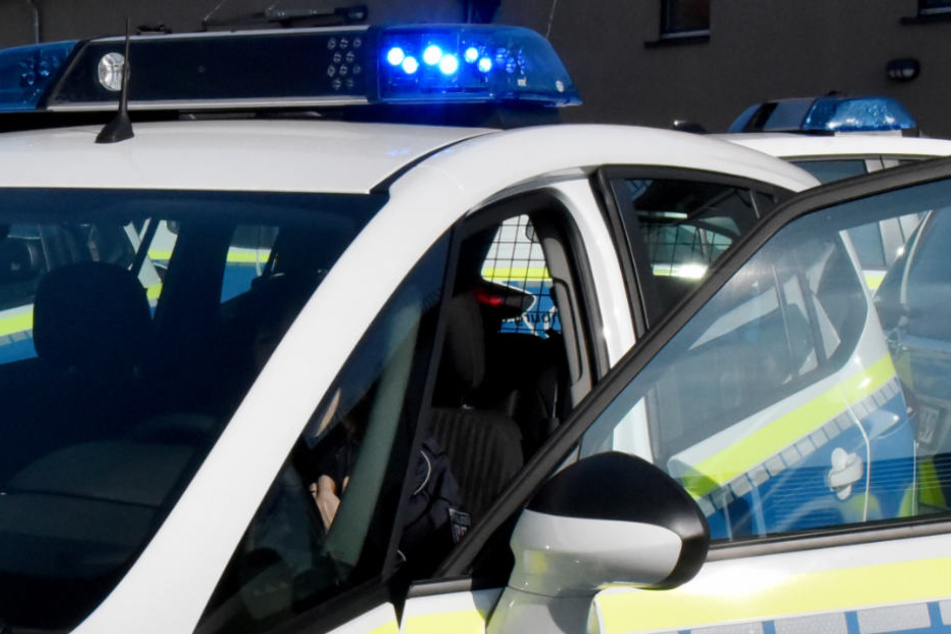Die Polizisten befanden sich zu der zeit nicht im Wagen (Symbolfoto).