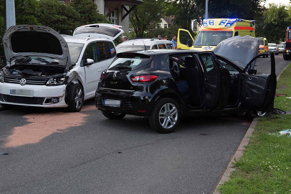 Der Fahrer vom Clio hatte nicht nur Benzin getankt.