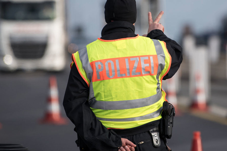 Der betrunkene Fahrer prallte an einer Baustelle seinem Vorgänger ins Heck. (Symbolbild)