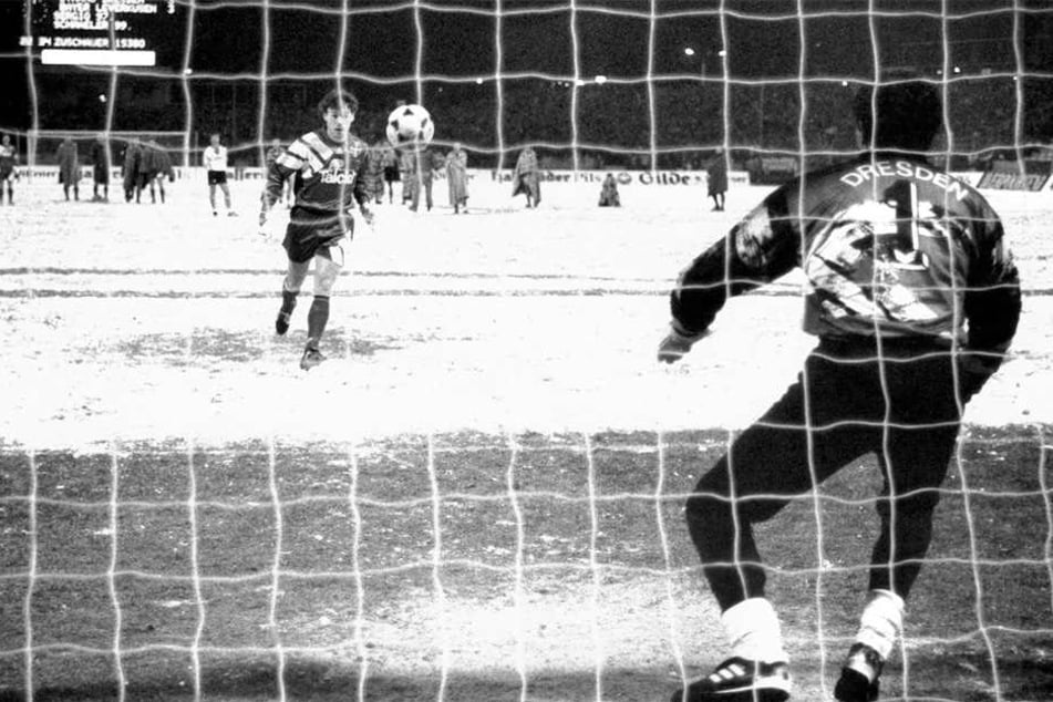 Der Elfmeter, den die Dynamo-Fans nie vergessen werden!