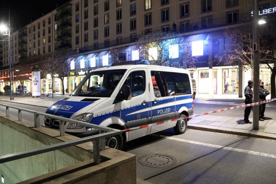 Auch die Wilsdruffer Straße, Hauptader der Stadt, war wegen des "Hundehaufen-Einsatzes" stundenlang gesperrt.
