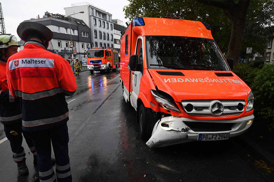 Im Patientenraum lag eine Seniorin, die ins Krankenhaus gebracht werden sollte.