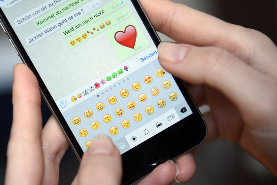 WhatsApp will künftig von Unternehmen Geld für die Nutzung verlangen.