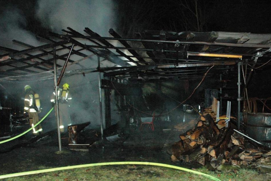 In dieser Holzhütte fanden Einsatzkräfte die Überreste eines menschlichen Körpers.