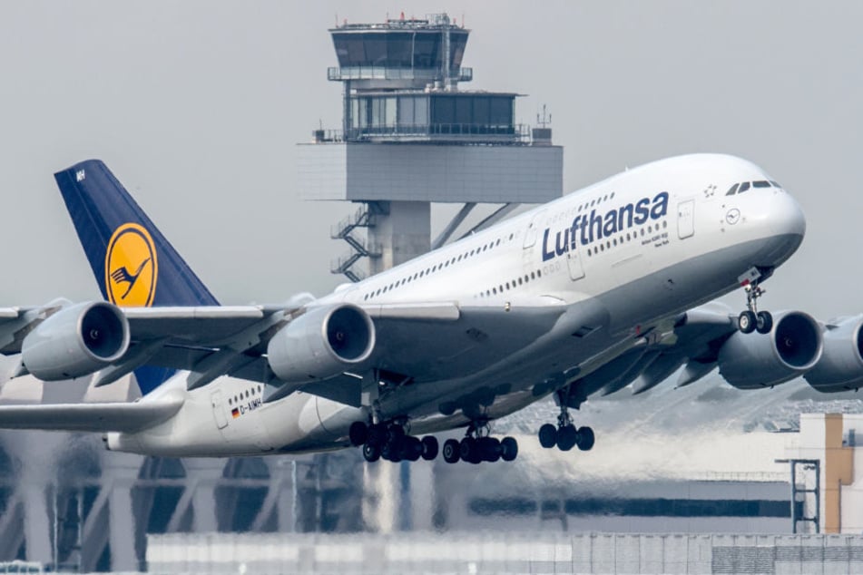 Der A380 konnte nicht in Frankfurt landen und drehte in Richtung Stuttgart ab. (Symbolbild)