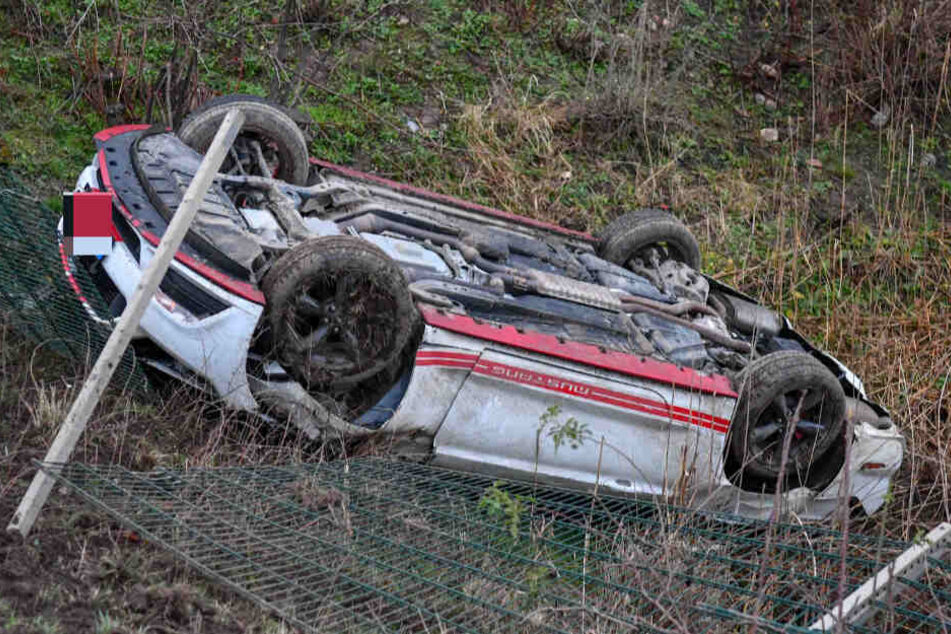 Dieses Fahrzeug fischte die Feuerwehr aus einem Teich.