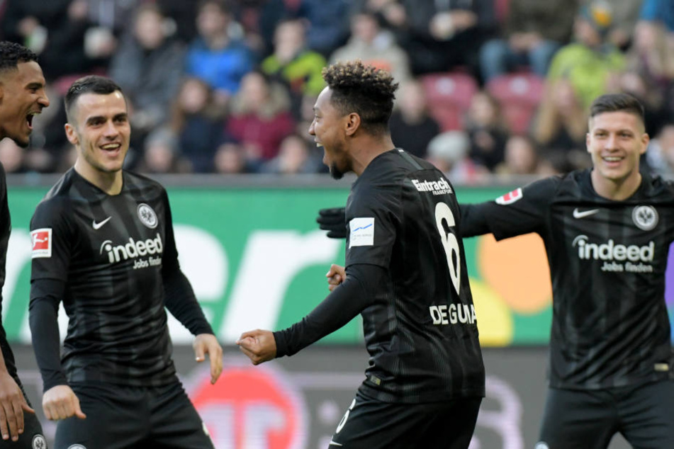 Jonathan de Guzmán (Mi.) erzielte nach weniger als einer Minute das zwischenzeitliche 1:0 für die Eintracht.