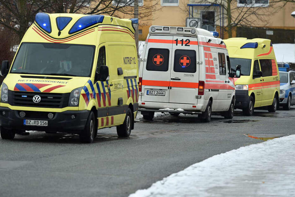 Polizei und Rettungsdienst wurden zu einer Schule nahe Bautzen gerufen.
