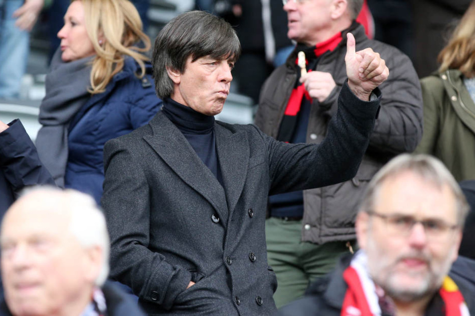 Bundestrainer Joachim Löw saß beim Spiel auf der Tribüne. Er sah ein weitestgehend offenes Spiel, das der SC Freiburg nach Rückstand noch gewann.