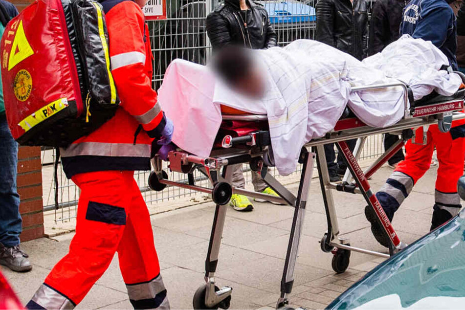 Der 35-jährige Pakistaner erlitt schwere Verletzungen und kam in eine Klinik (Symbolbild).