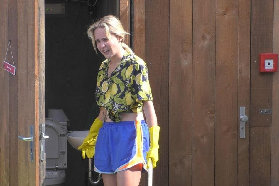 Musste "harte Kacke" aus dem Klo holen: "Germany's Next Topmodel"-Kandidatin Theresia Behrend-Fischer (27).