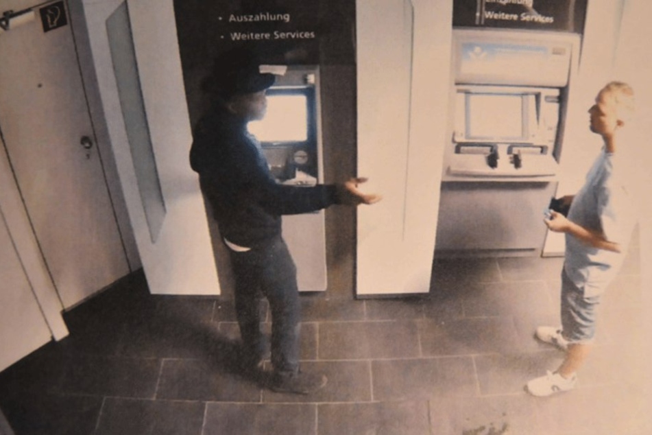 Die Polizei fragt: Wer kennt diese Männer?