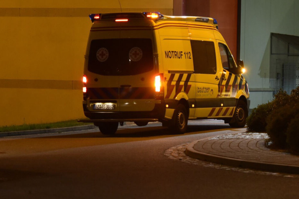 Mehrere Rettungswagen und Notärzte waren neben der Feuerwehr und der Polizei im Einsatz.