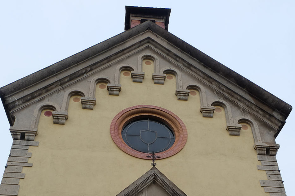 Die leerstehende katholische Kirche wurde zum Verkauf ausgeschrieben.
