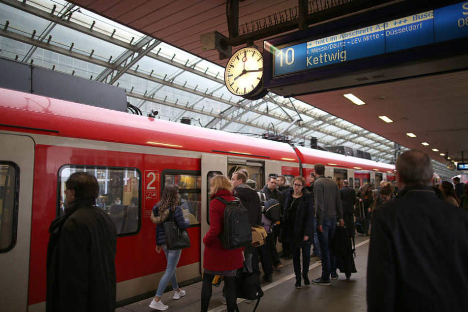 Die sechswöchigen Gleisbauarbeiten zwischen Köln und Düsseldorf finden am Pfingstsonntag ein Ende.