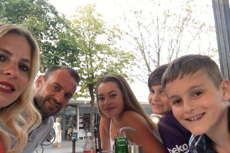Familie Mackey aus Berkshire in glücklichen Tagen.