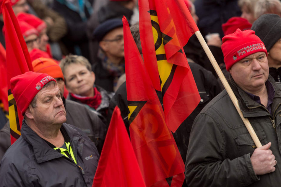 Tausende beteiligten sich an den Warnstreiks. Im Bild: Streikende in Teningen (Kreis Emmendingen).