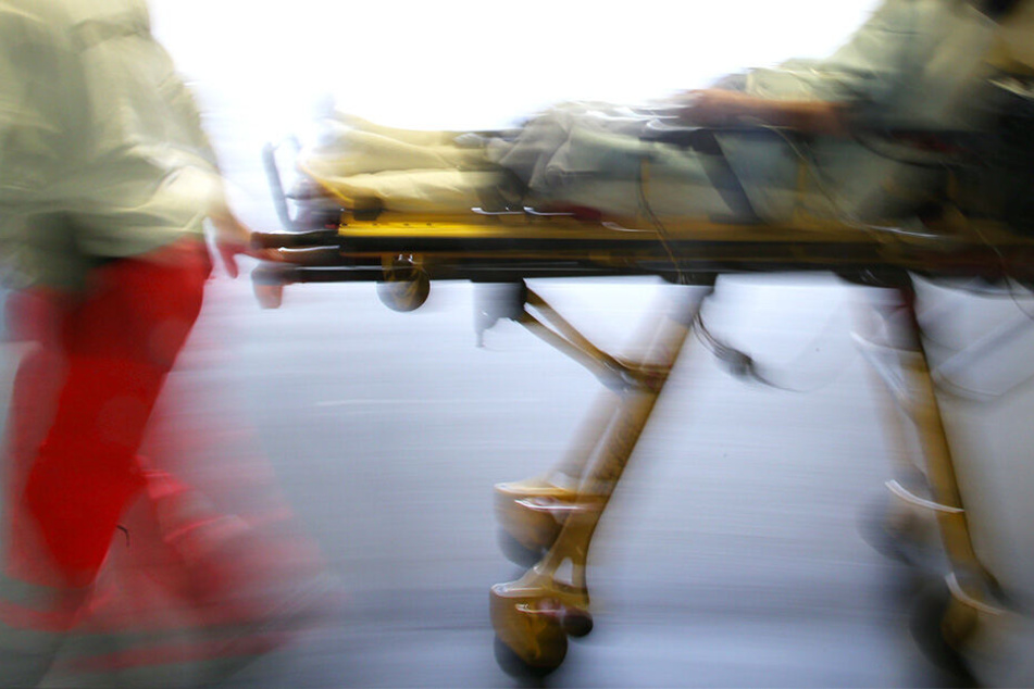 Schlaganfall beim Schäferstündchen! Schnellstmöglich wurde die Patientin zur Behandlung ins Krankenhaus gebracht.